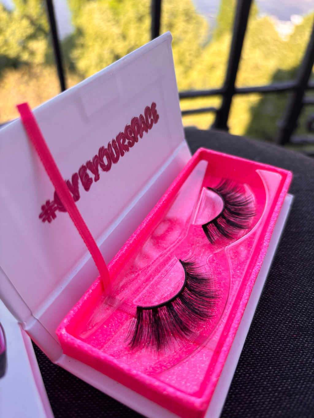 ŘASY TOO HOT TO HANDLE