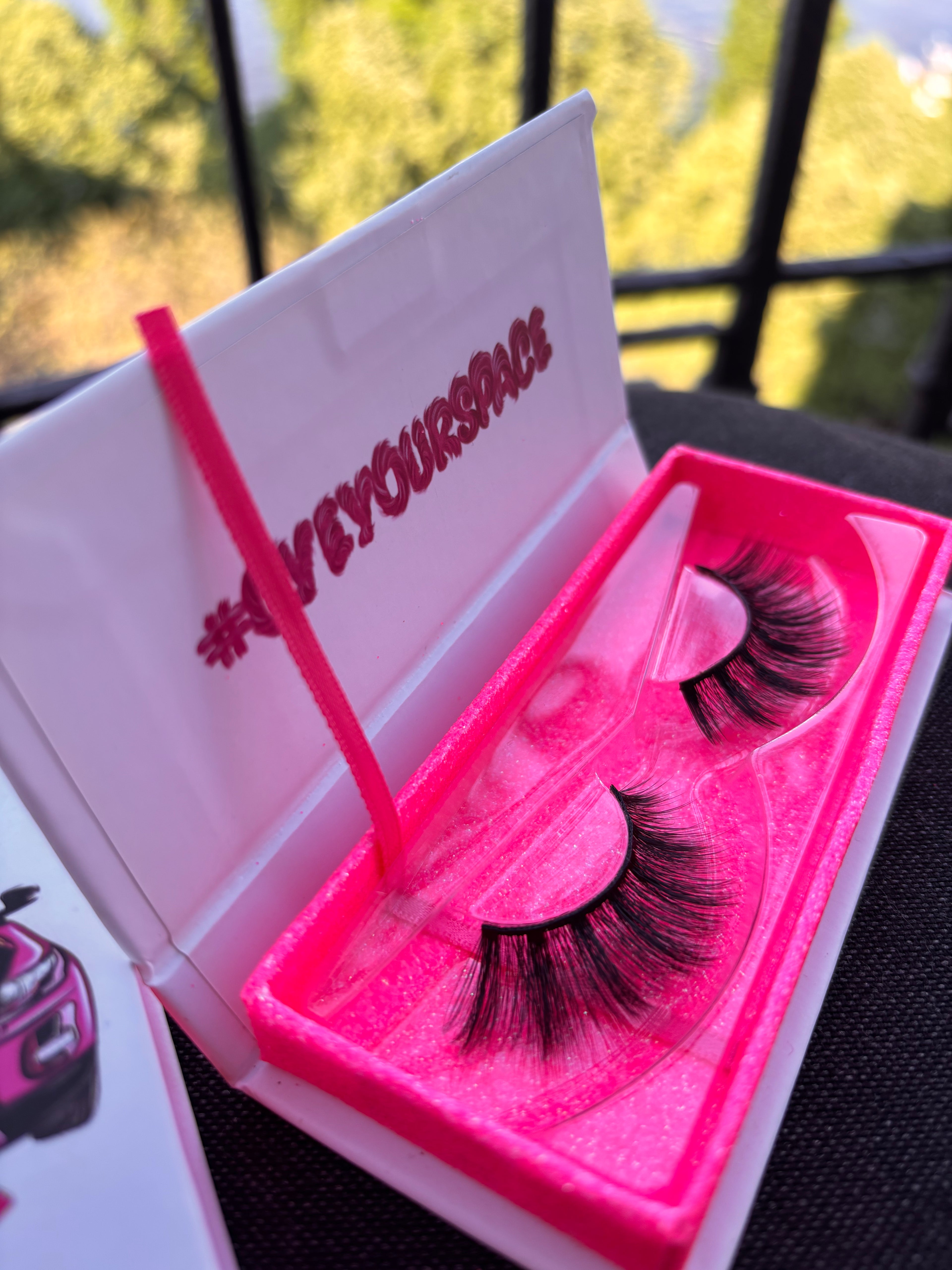 ŘASY TOO HOT TO HANDLE