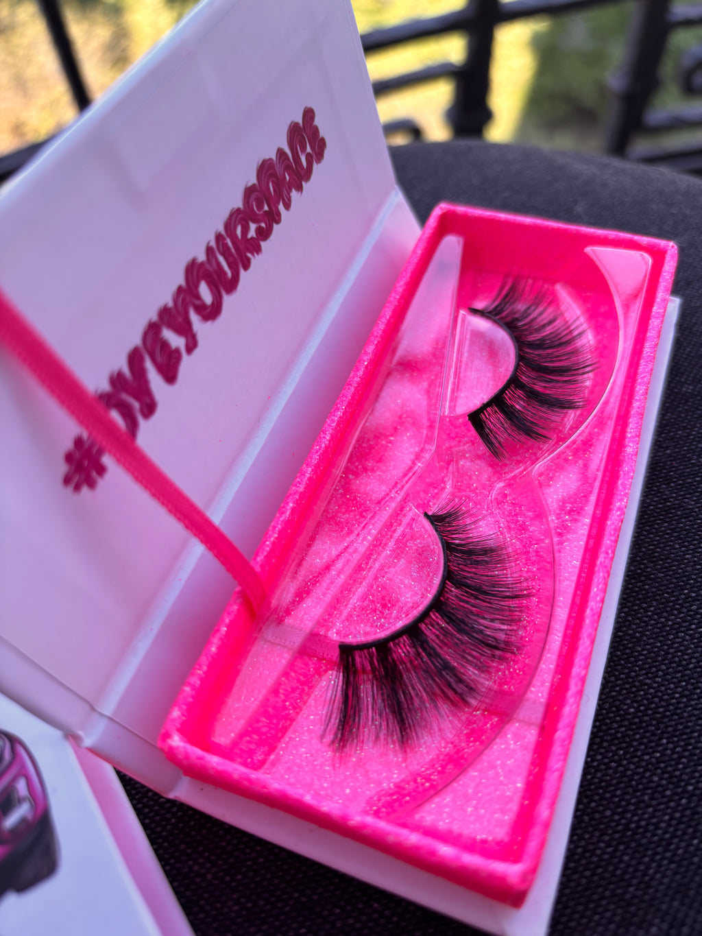 ŘASY TOO HOT TO HANDLE