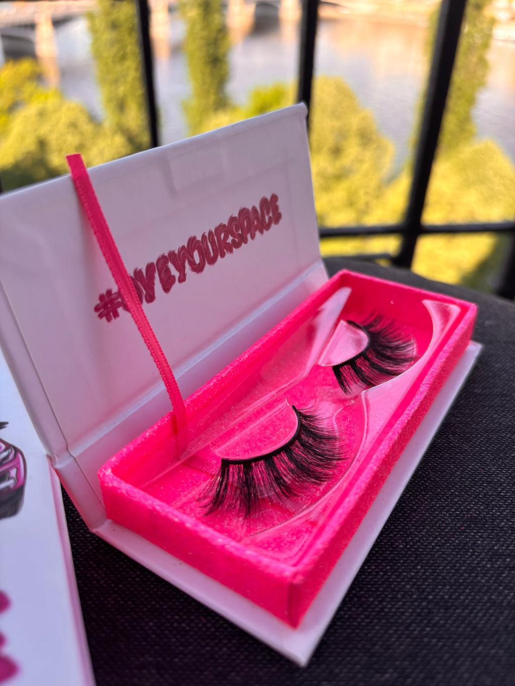 ŘASY TOO HOT TO HANDLE