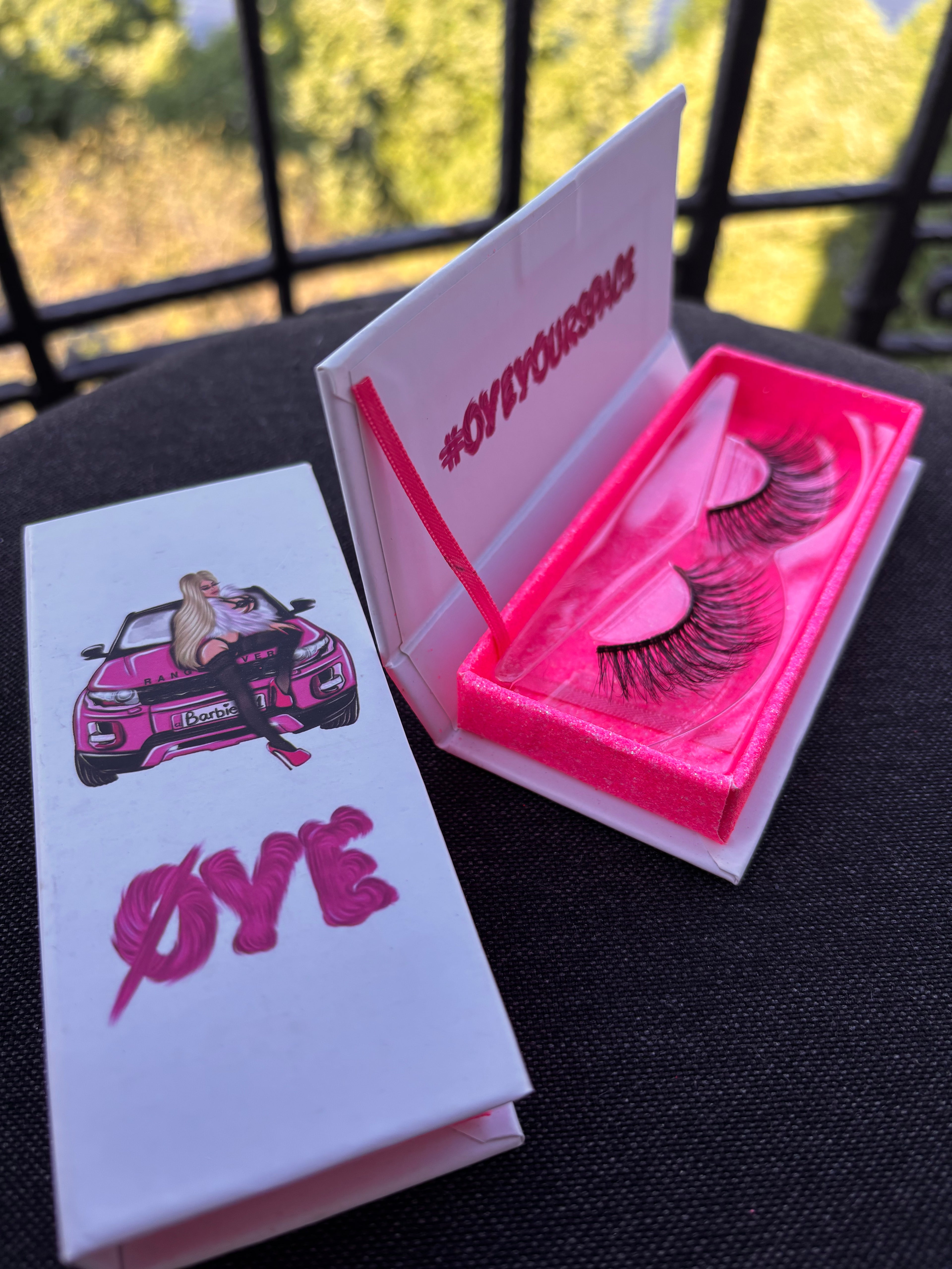 ŘASY MR. MRS. SMITH